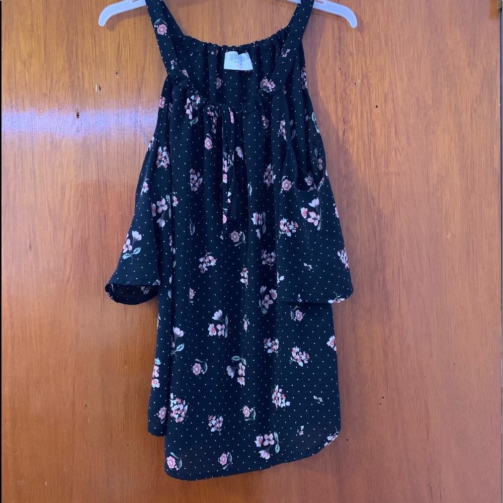 halter type shirt with off-the-shoulder sleeves